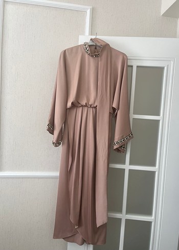 Zincir Detaylı Bej Uzun Abiye Elbise - Görsel 3