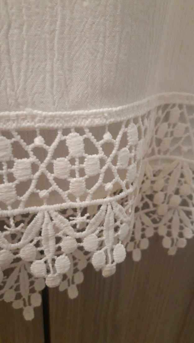 Dantel Detaylı Beyaz Kolsuz Bluz - Görsel 3