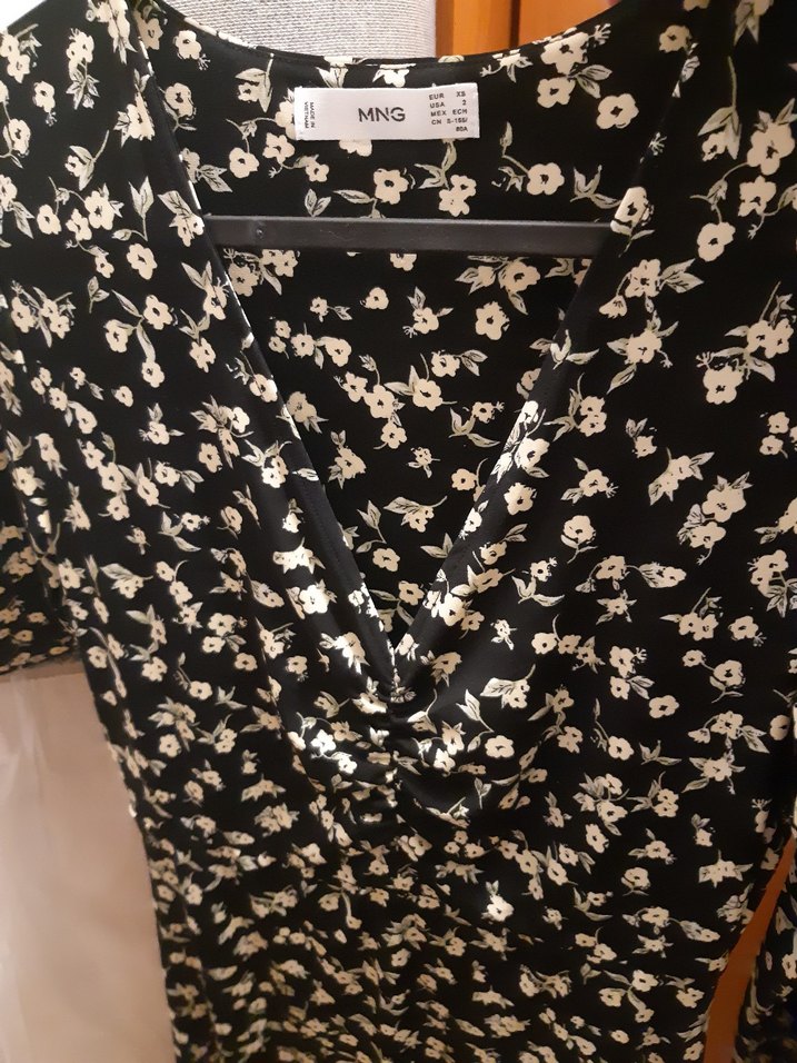 Uzun Kol Siyah Çiçekli V Yaka Elbise - Görsel 3