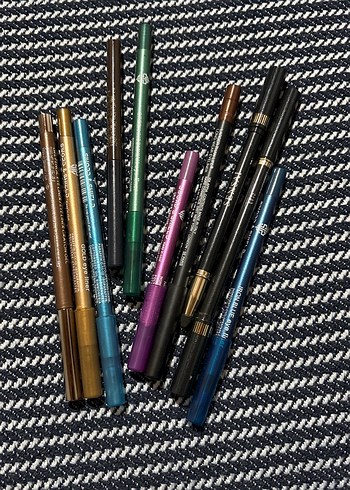 Çok Renkli Göz Kalemleri ve Eyeliner Seti