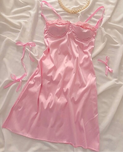 Pembe saten mini elbise