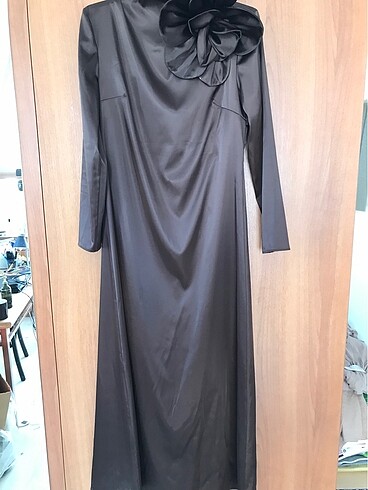 Zara Manuka acı kahve çiçek detaylı saten elbise
