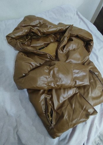 Kahverengi Kapüşonlu parlak mont - Görsel 3