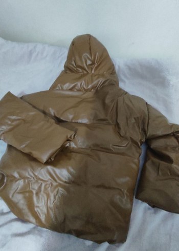 Kahverengi Kapüşonlu parlak mont - Görsel 4