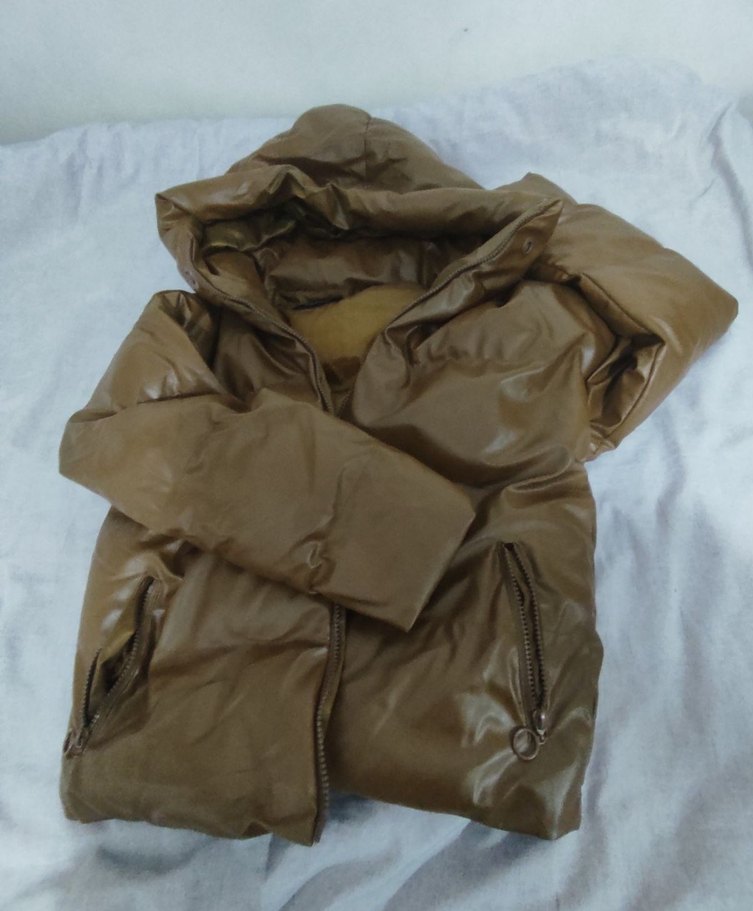 Kahverengi Kapüşonlu parlak mont - Görsel 2