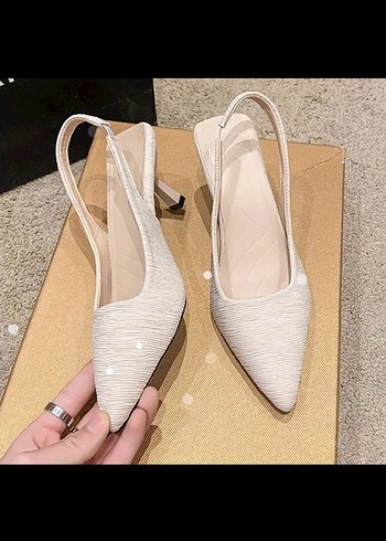 Beyaz Pliseli Stiletto Kadın Abiye Ayakkabı