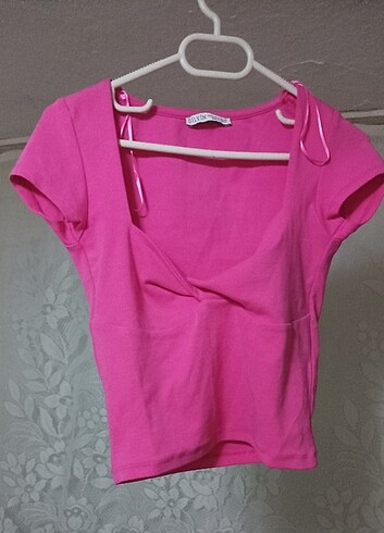 Gerdan kısmı dekolteli pembe krop