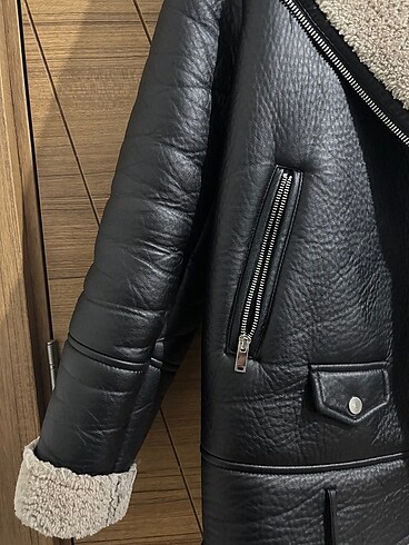 s Beden siyah Renk Stradivarius İçi Kürklü Kaban
