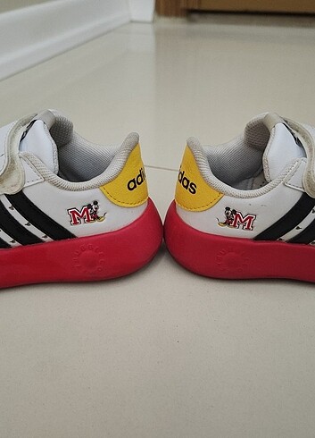 23 Beden beyaz Renk Adidas Mickey Baskılı Spor Ayakkabı