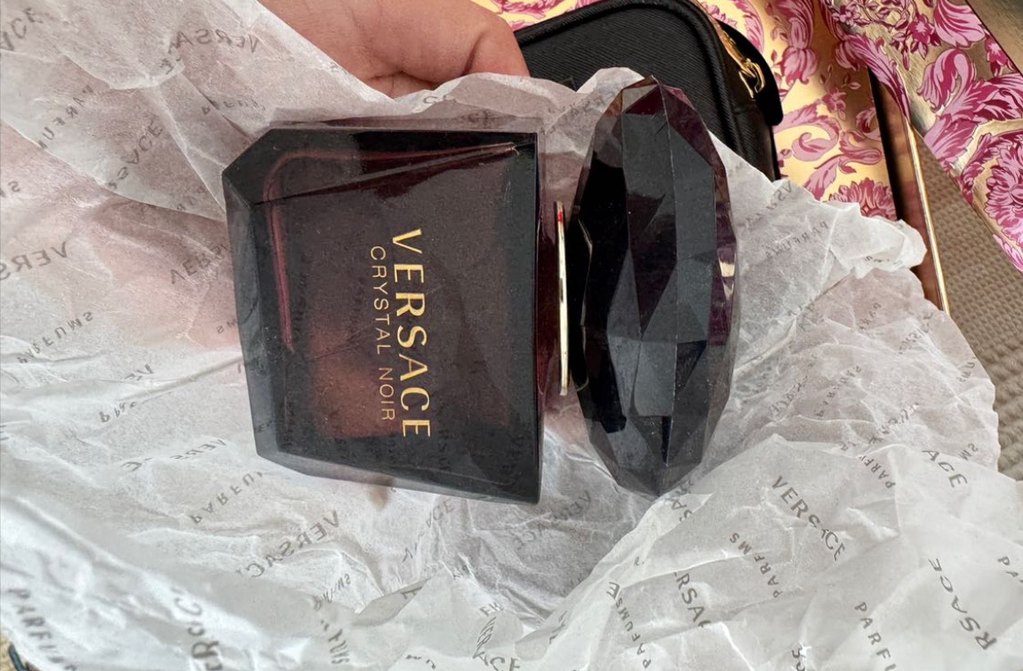 Versace Crystal Noir Kadın Parfüm Seti - Görsel 2