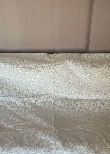 Pul detaylı kırık beyaz yatak örtüsü - Görsel 2