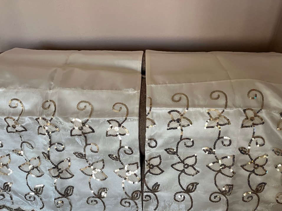 Pul detaylı kırık beyaz yatak örtüsü - Görsel 4