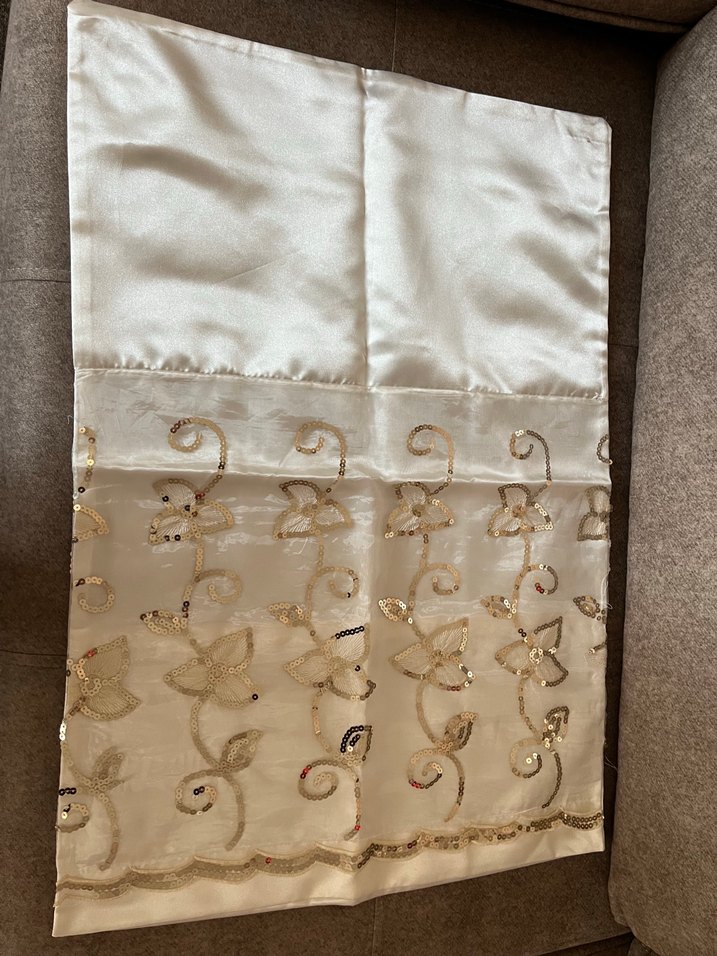 Pul detaylı kırık beyaz yatak örtüsü - Görsel 5