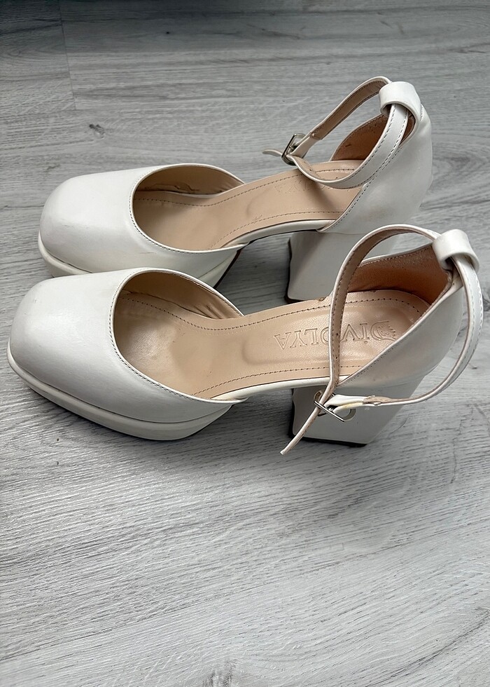 Beyaz kalın topuk platform ayakkabı - Görsel 2