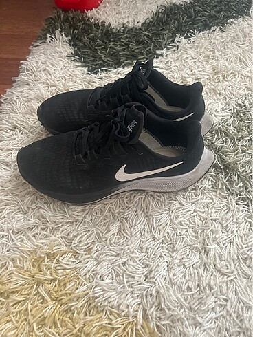 39 Beden siyah Renk Orijinal Nike
