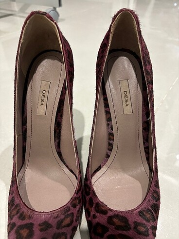 39 Beden bordo Renk Desa deri , yeni , bordo siyah leopar tüylü kumaş , 39 numara ,