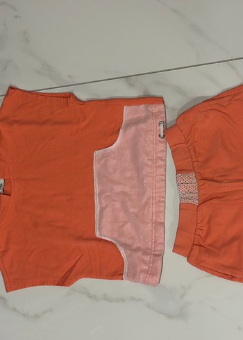 Pembe Kapüşonlu Kolsuz Kız Yeleği ve şort takımı - Görsel 3