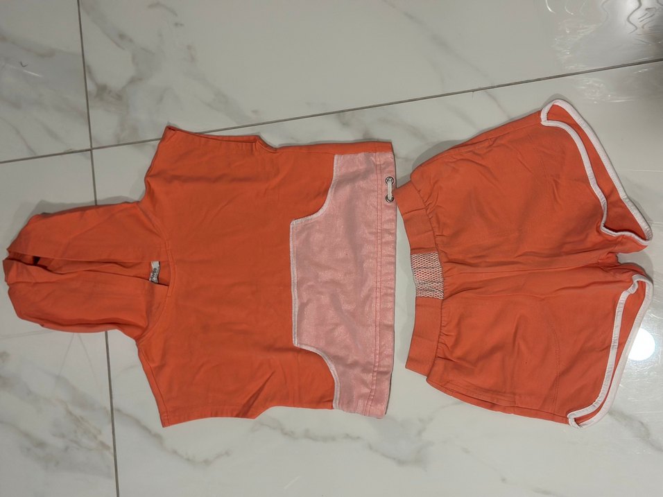 Pembe Kapüşonlu Kolsuz Kız Yeleği ve şort takımı - Görsel 3