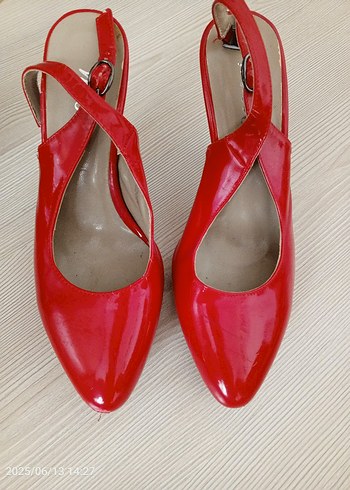 Kırmızı Rugan Tokalı Stiletto Kadın Ayakkabı/indirim yapılır.