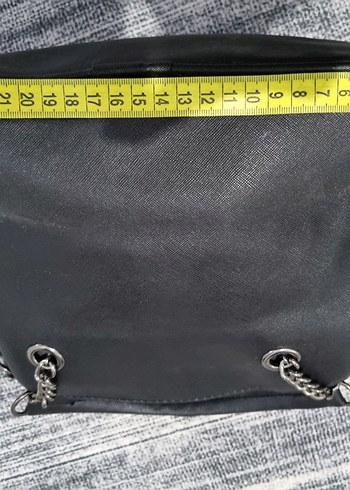 Diğer Siyah Zincir Detaylı Çanta