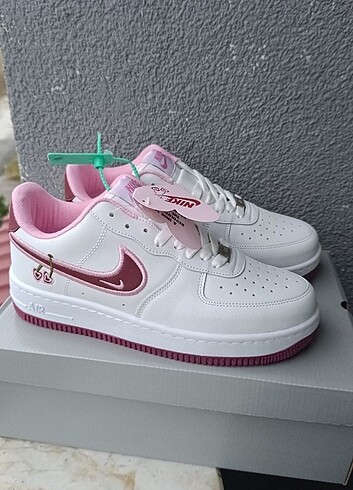 Nike Air Force 1 Kirazlı