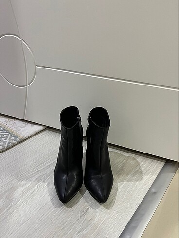 37 Beden Siyah stiletto bot