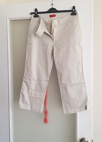 Kadın Beyaz Kemerli Kısa Kumaş Pantolon