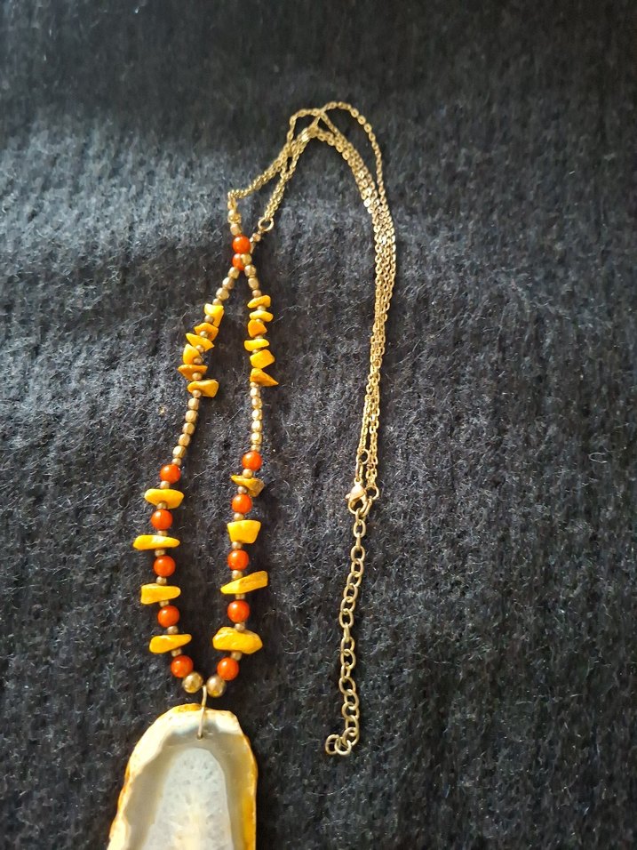 Uzun Altın Renkli Boncuklu Bohem Kolye - Görsel 3