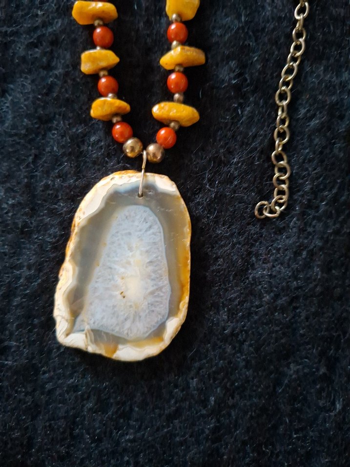 Uzun Altın Renkli Boncuklu Bohem Kolye - Görsel 2