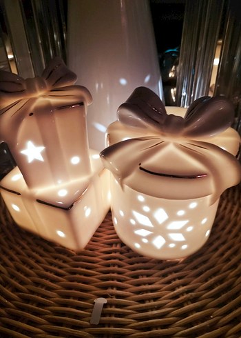 Fiyonk Detaylı Beyaz Seramik Mumluk - Görsel 2