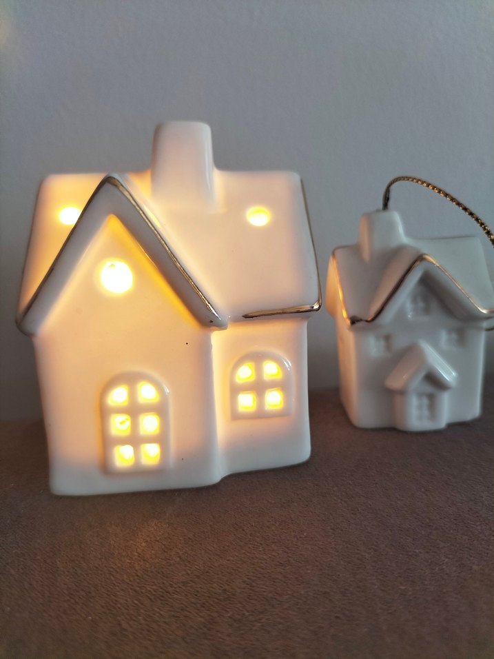 Beyaz Seramik Ev Şeklinde Mumluk ve Süs - Görsel 3