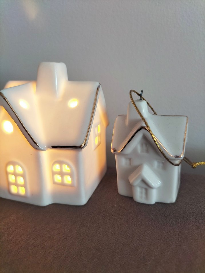 Beyaz Seramik Ev Şeklinde Mumluk ve Süs - Görsel 2