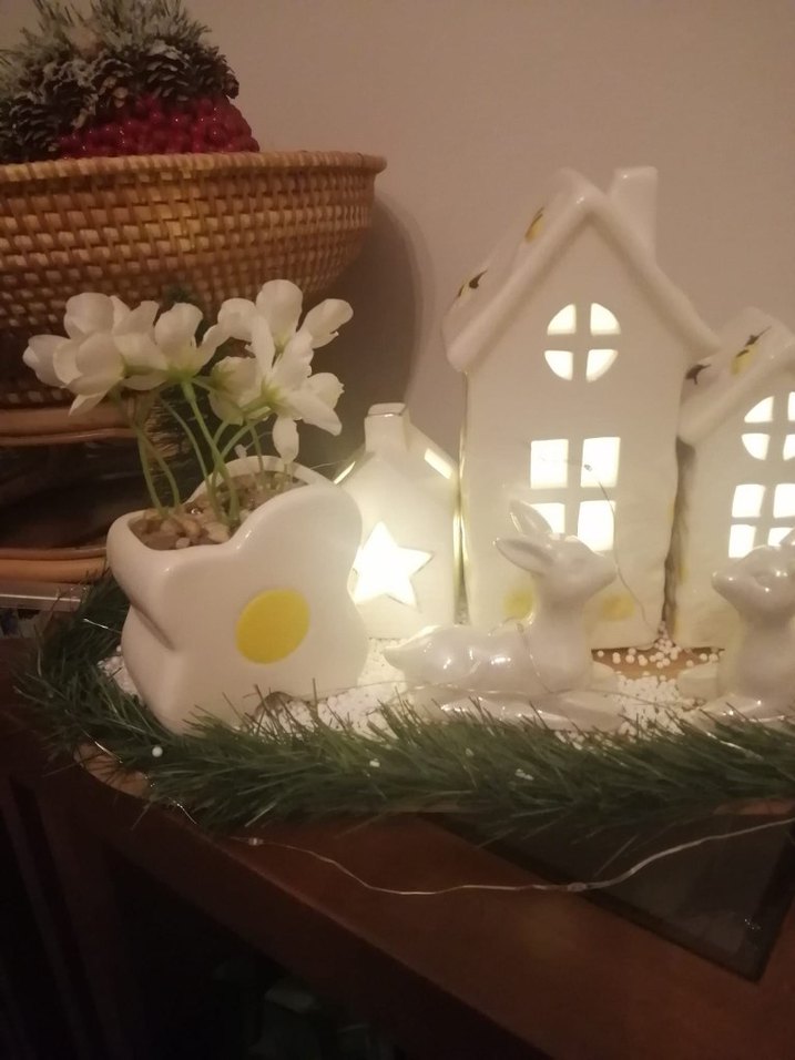 Beyaz Seramik Ev Dekoru ve Çiçekli Yumurta - Görsel 3