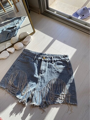 Sheinside Taşlı Denim Şort
