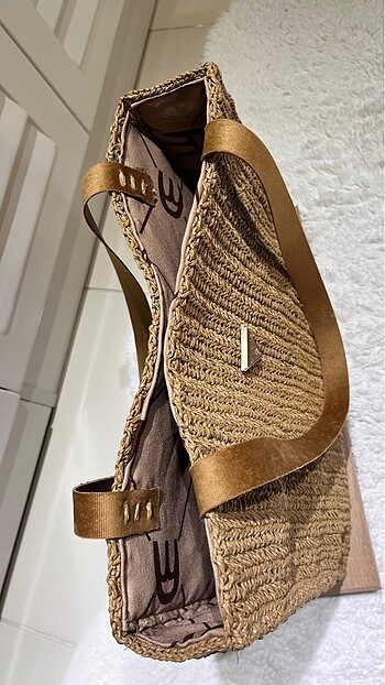 Guess Gues hasır 35x38cm