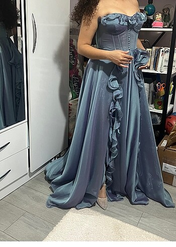 Alfabeta fırfırlı yırtmaçlı abiye - Görsel 6