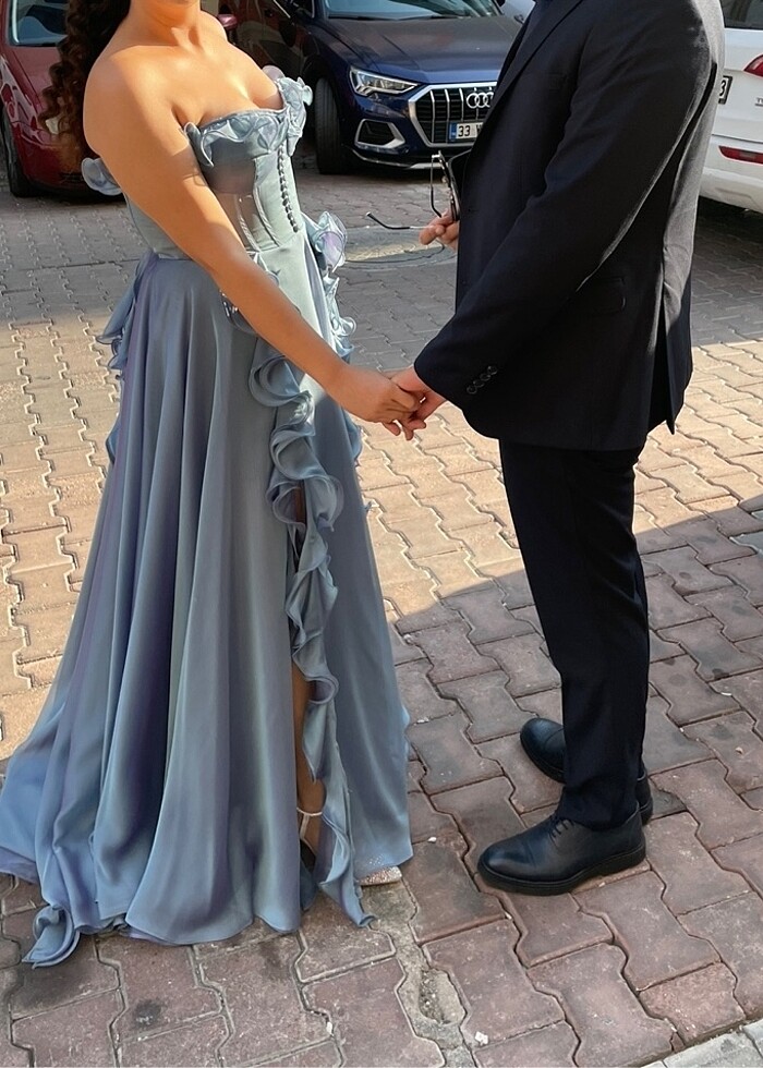 Alfabeta fırfırlı yırtmaçlı abiye - Görsel 4