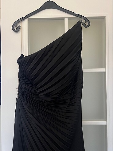 Carmen Siyah plisoley yanı taşlı yırtmaçlı uzun abiye elbise - Görsel 7