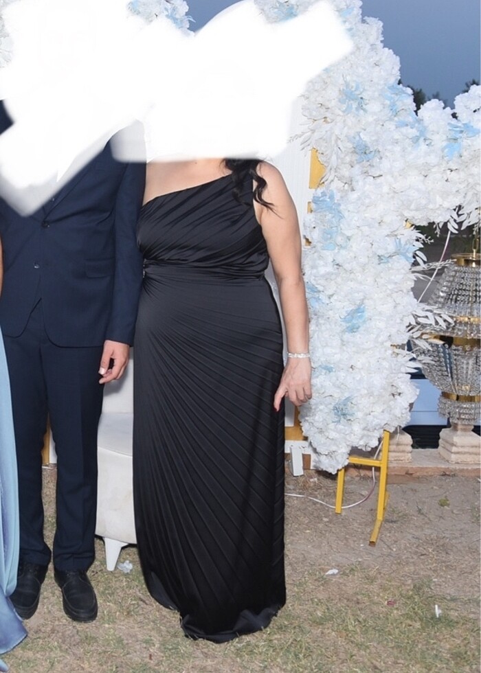 Carmen Siyah plisoley yanı taşlı yırtmaçlı uzun abiye elbise - Görsel 4