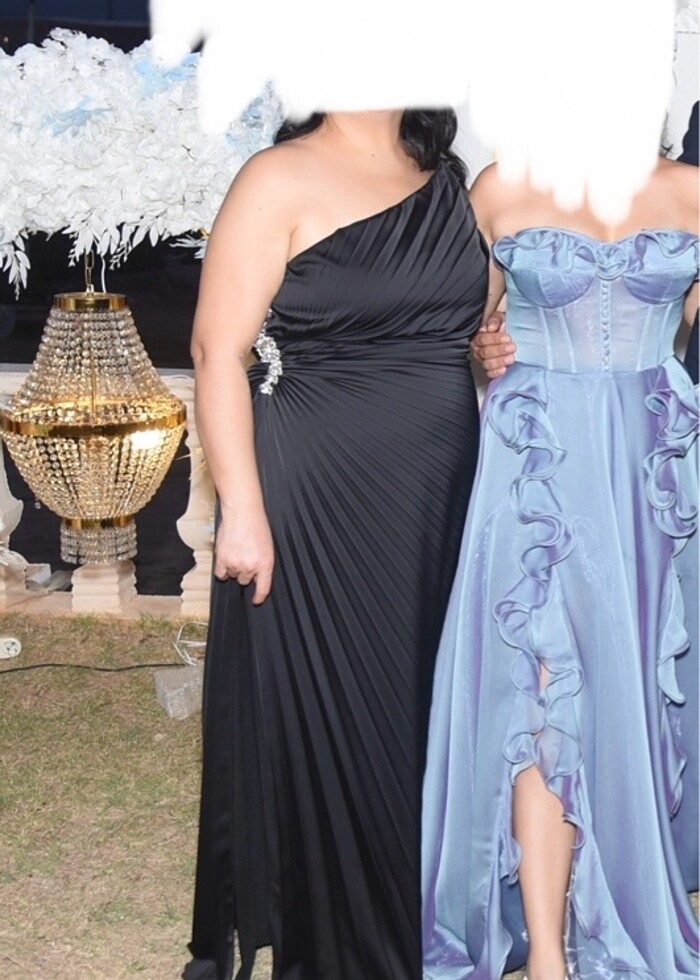 Carmen Siyah plisoley yanı taşlı yırtmaçlı uzun abiye elbise - Görsel 5