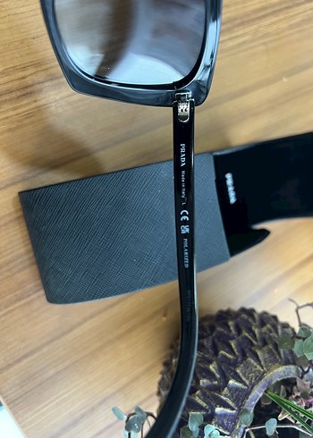 Siyah prada orijinal gözlük - Görsel 4