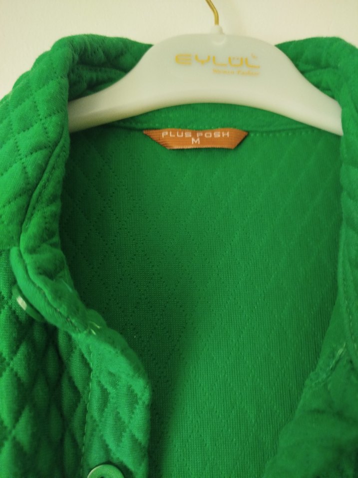 Yeşil Düğmeli Kadın Gömlek - Görsel 2