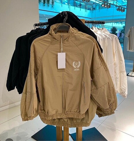 Bershka Rüzgarlık-Yağmurluk