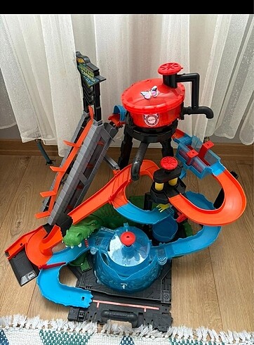 Hot wheels renk değiştiren arabalar