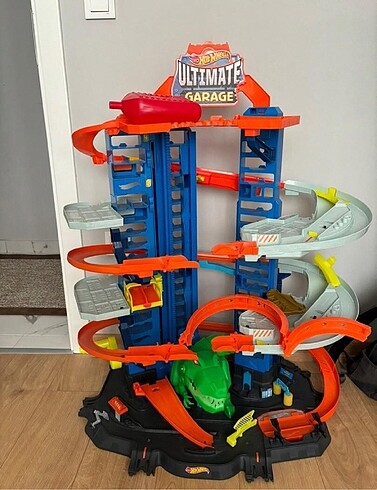 Hot wheels city ultimate garage oyun seti