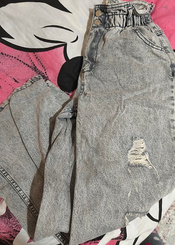 Yırtık kot pantolon - Görsel 2