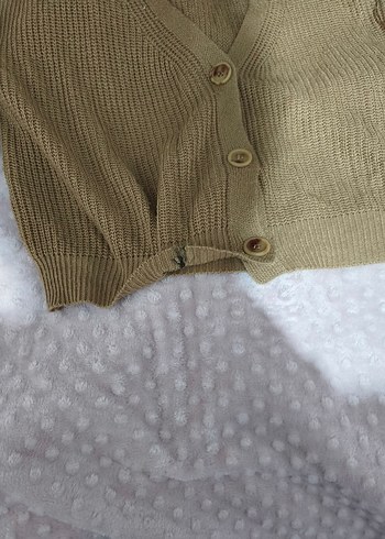 Bej Düğmeli V Yaka Kadın Hırka - Görsel 2