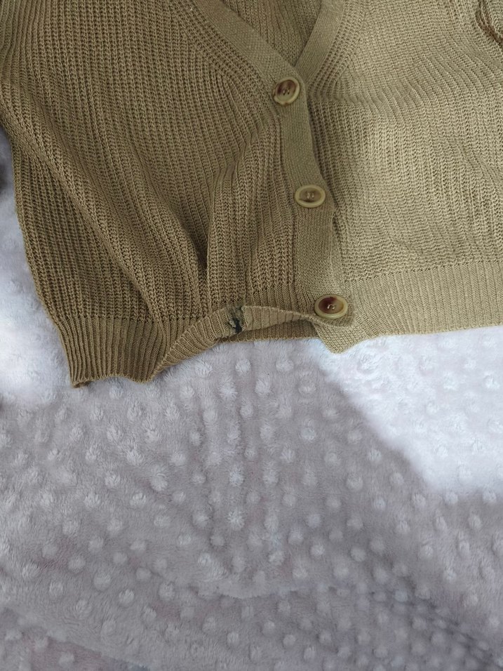 Bej Düğmeli V Yaka Kadın Hırka - Görsel 2