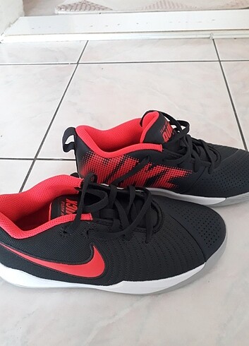 37,5 Beden siyah Renk Nike Team Hustle Quick 2 Basketbol Ayakkabısı Orijinal Sıfır