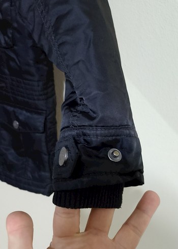 Siyah Erkek Çocuk Kürklü Kapüşonlu Mont - Görsel 2